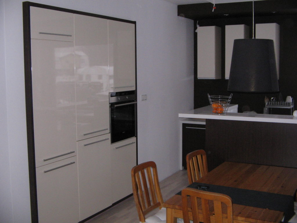 Realizacja kuchni - jasne fronty